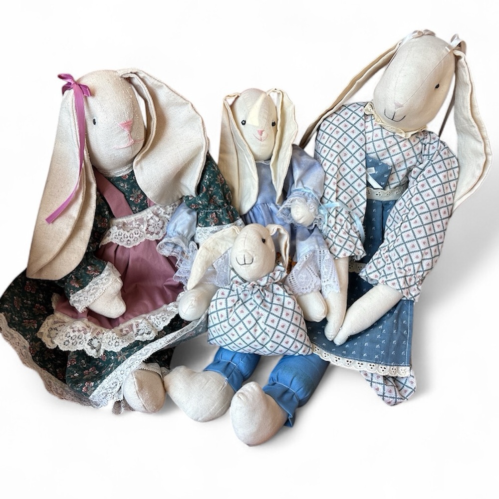 Vintage Handmade Floppy-Eared Country Bunny
Rabbit Doll Bed Shelf Sitter FAMILY